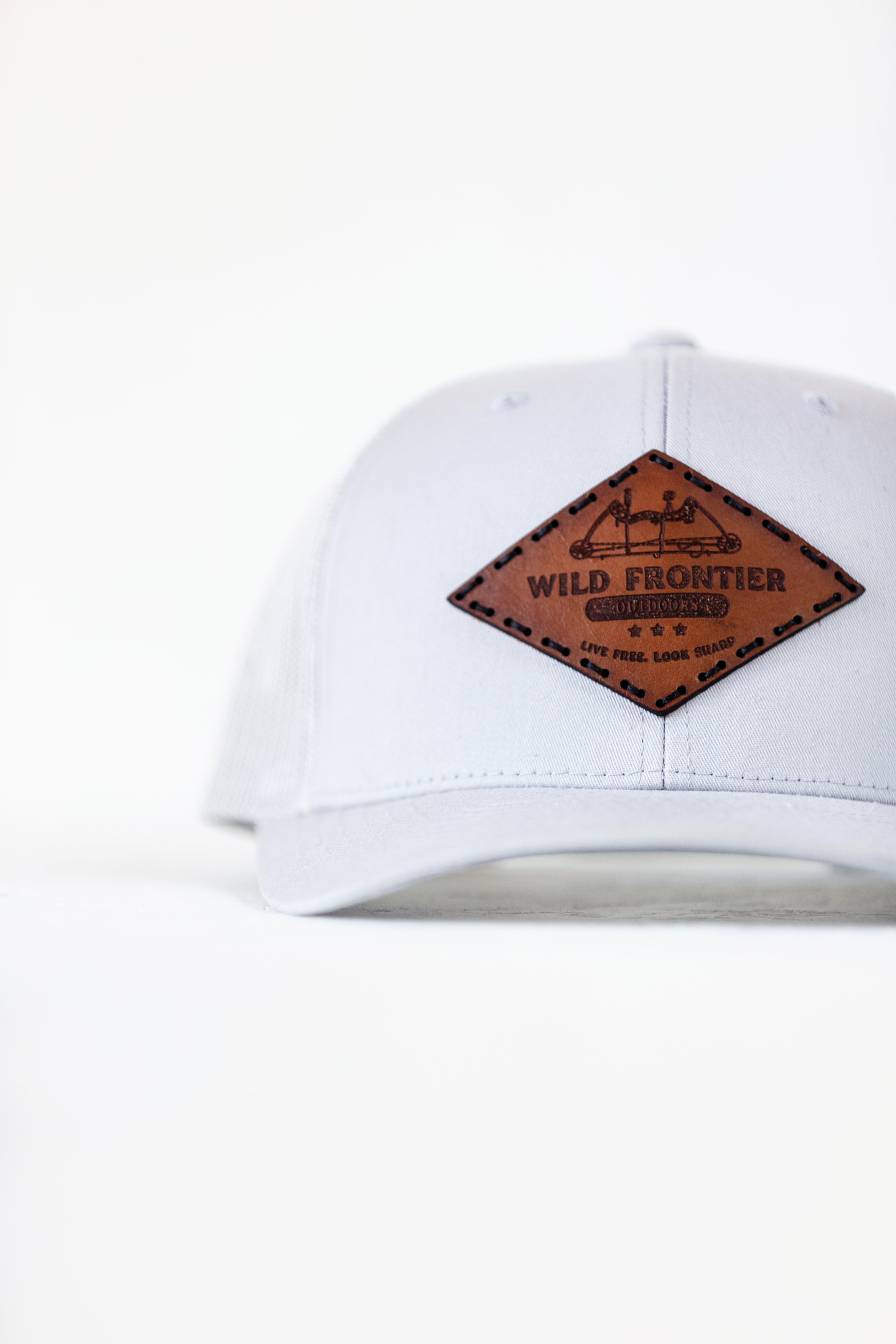 -Compound Bow- with Silver trucker and Black thread